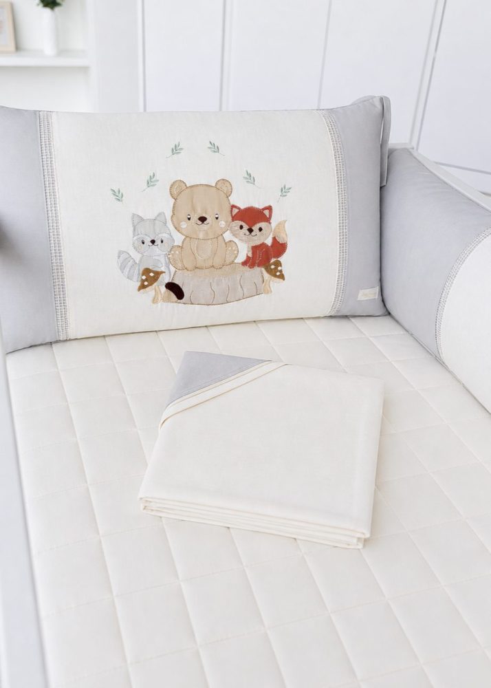 Kit Berço Paris 9 peças Com Bordado Floresta Cinza