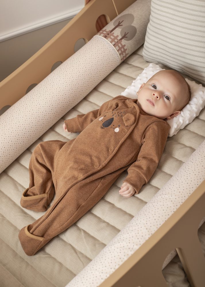 Macacão Bebê Veludo Com Bordado Koala e Botões Frontais