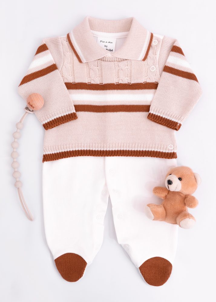 Macacão Bebê em Tricot e Suedine Caramelo com Bege