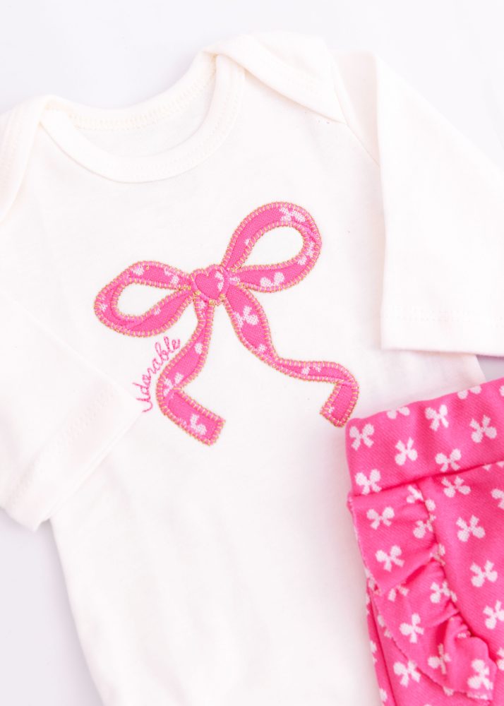 Conjunto Bebê Body Com Bordado Laço e Calça Rosa