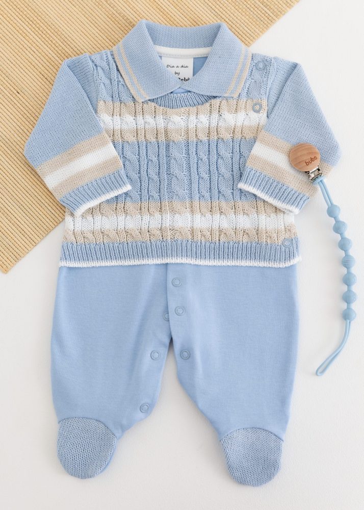 Macacão Bebê em Tricot e Suedine Azul Claro Com Bege
