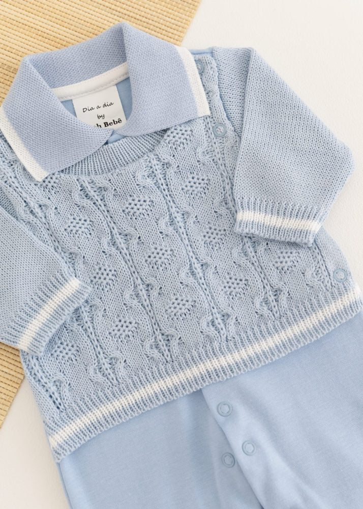 Macacão Bebê em Tricot e Suedine Azul Claro