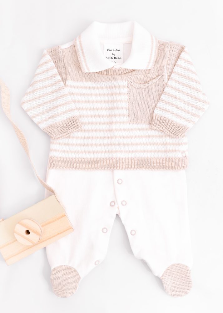 Macacão Bebê em Tricot e Suedine Bege Com Off White