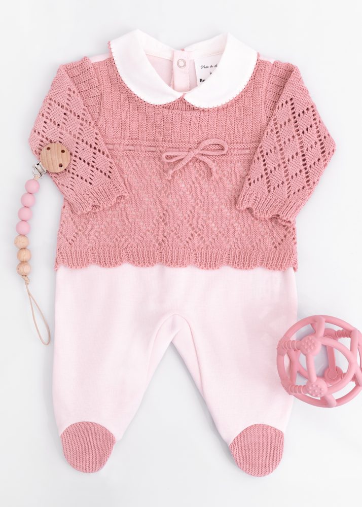 Macacão Bebê em Tricot e Suedine Rose Com Laço